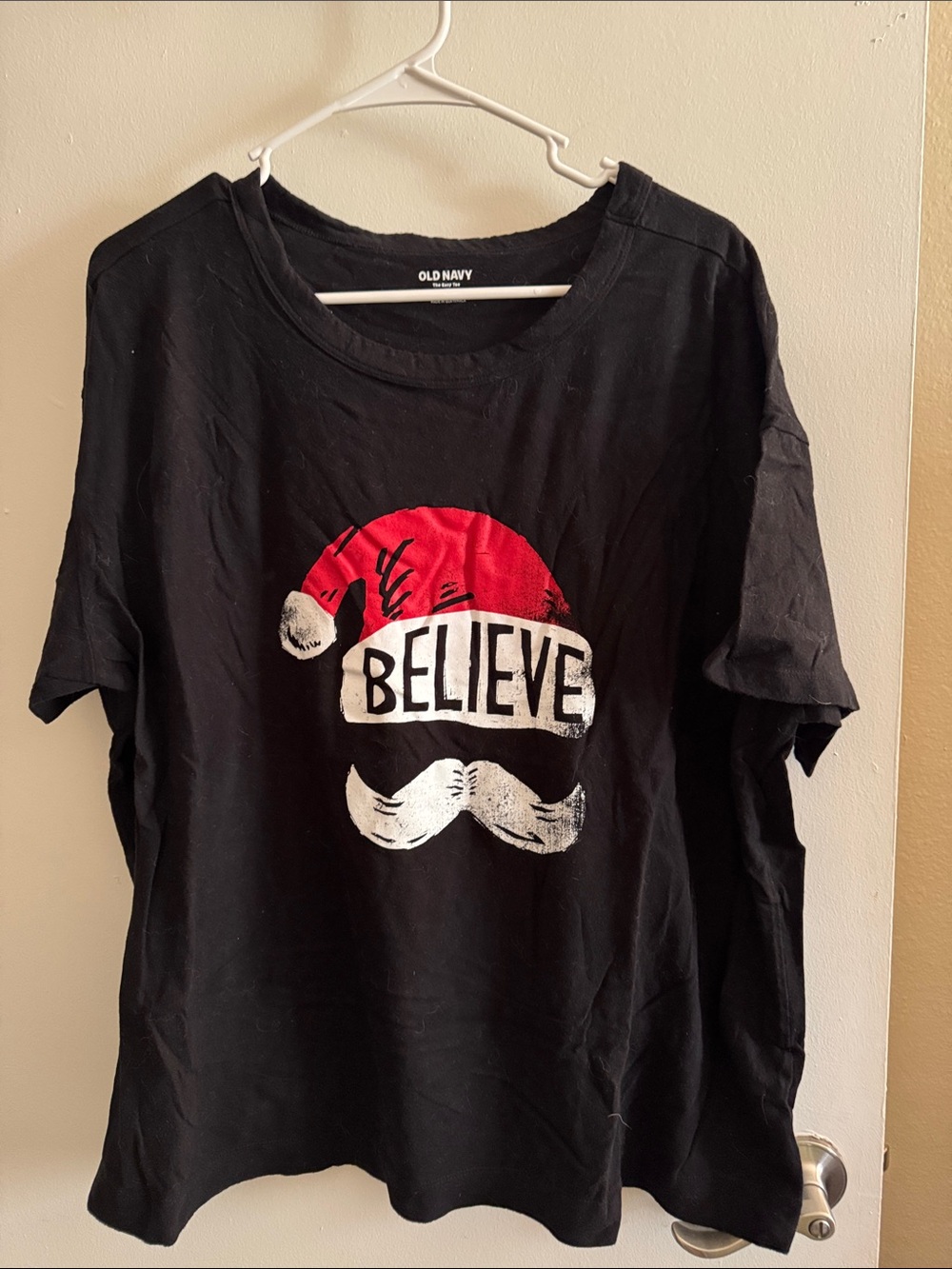 Old Navy Black Graphic 'Believe' Santa Tee with Red Hat